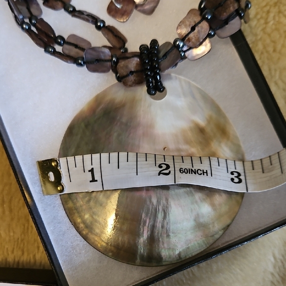 Chic Shell Pendant Necklace Set - Picture 2 of 6